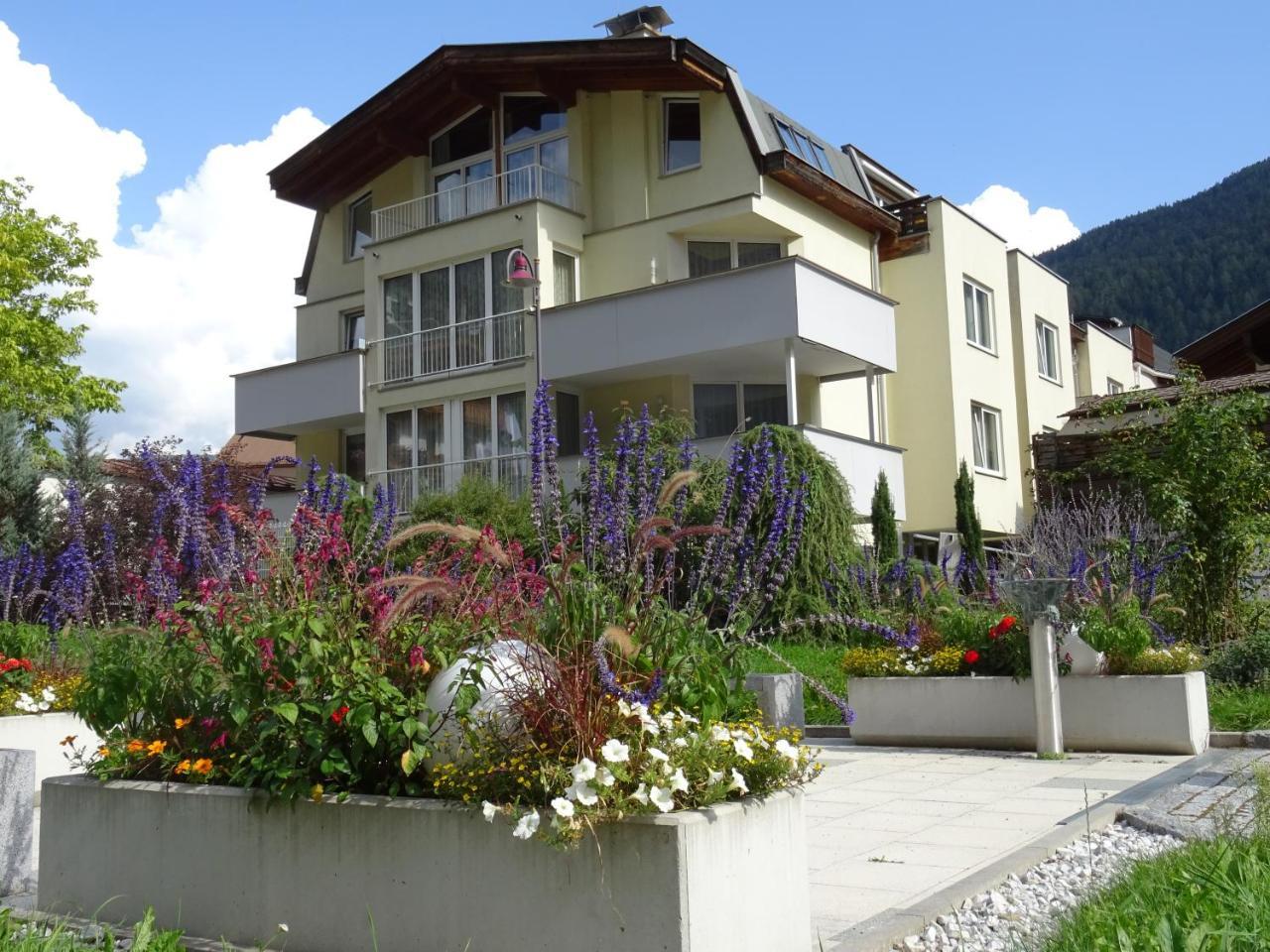 Appartements Am Kirchplatz Fulpmes Exterior photo